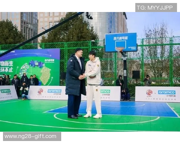 姚明走进于都乡村篮球场点燃青少年梦想的火焰